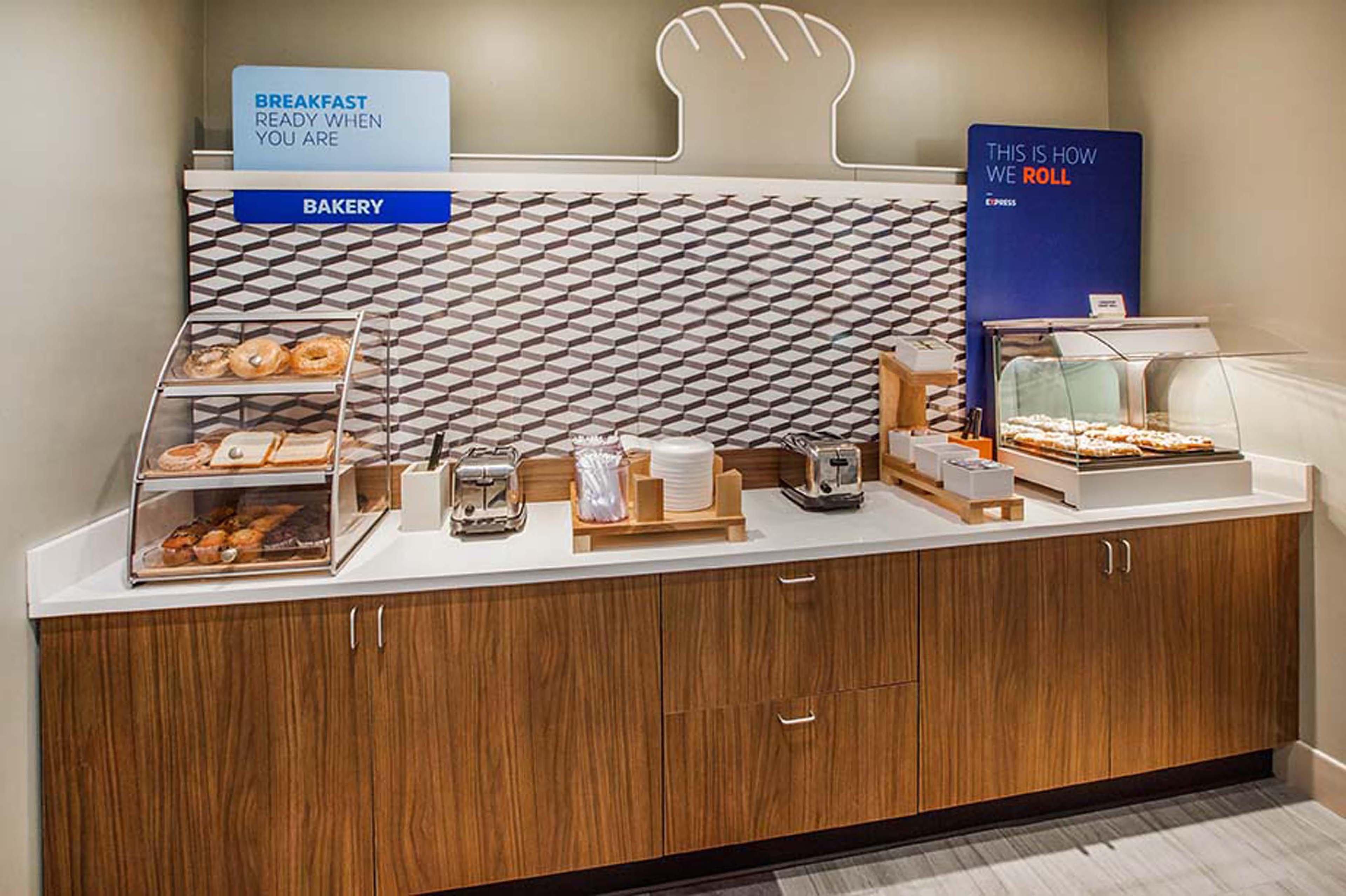 Holiday Inn Express Hotel & Suites Knoxville By Ihg Exteriör bild